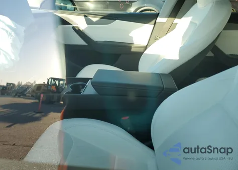 2026 Tesla Model Y z USA, uszkodzony, nr VIN 7SAYGDEE8TA475573